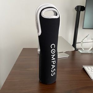 NWT Pack of 4 Compass Real Estate Wine Tote